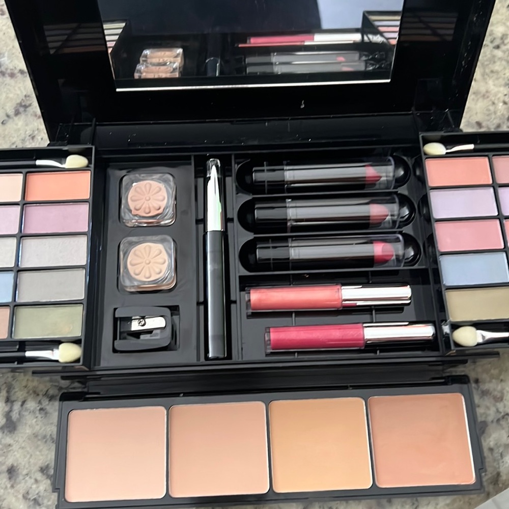 FANTA SEA COSMETIC KIT. Brand new